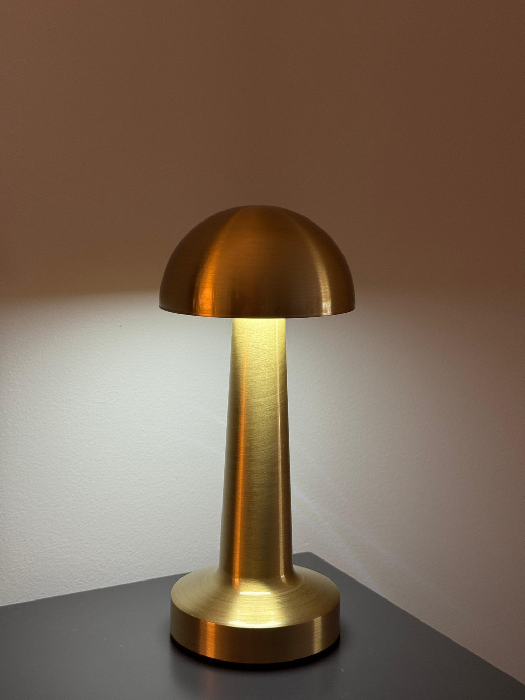 Candeeiro de Mesa LED com Sensor Touch e Bateria Recarregável Dourado Design Cogumelo