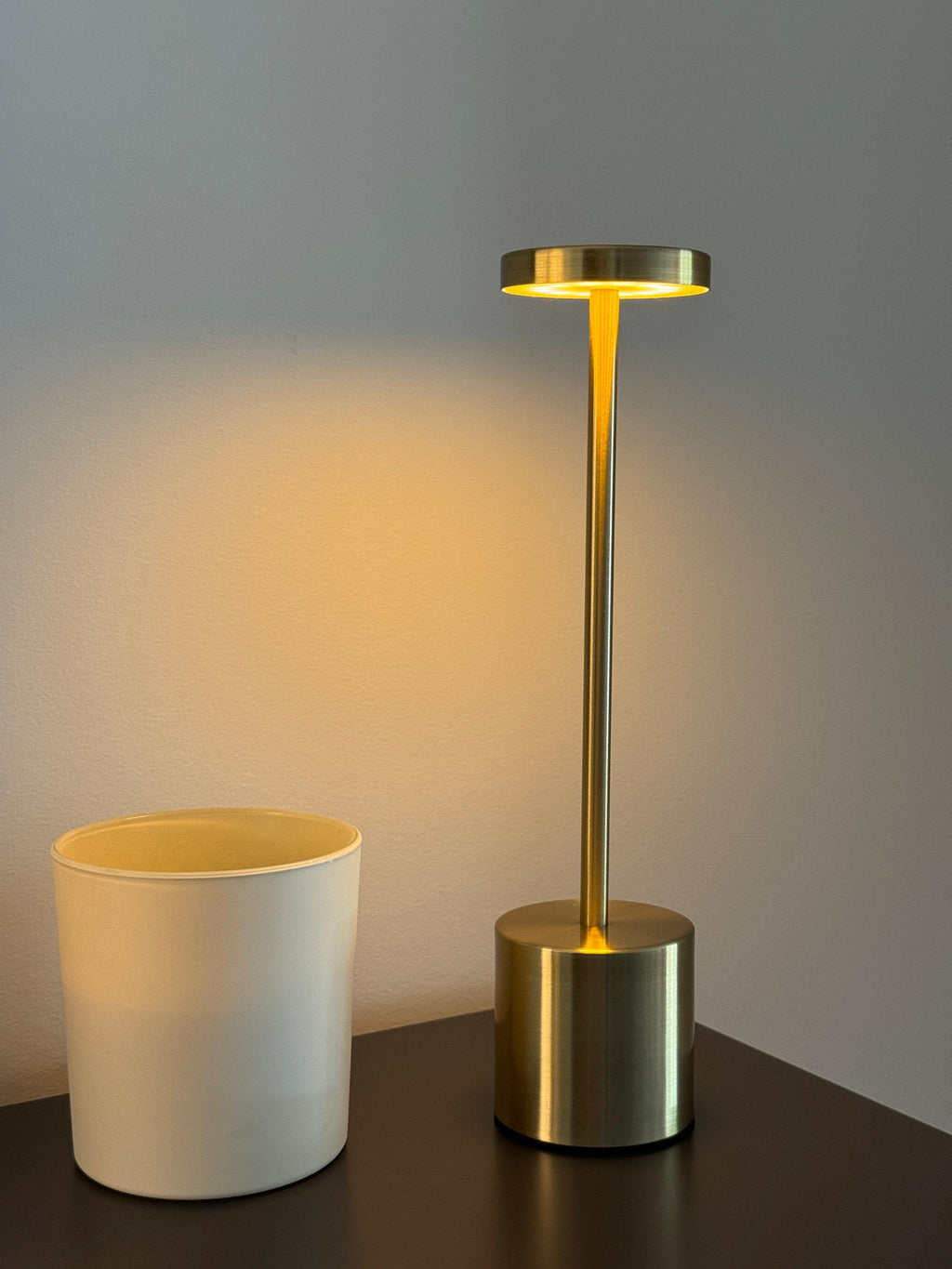 Candeeiro de Mesa LED com Sensor Touch e Bateria Recarregável Dourado