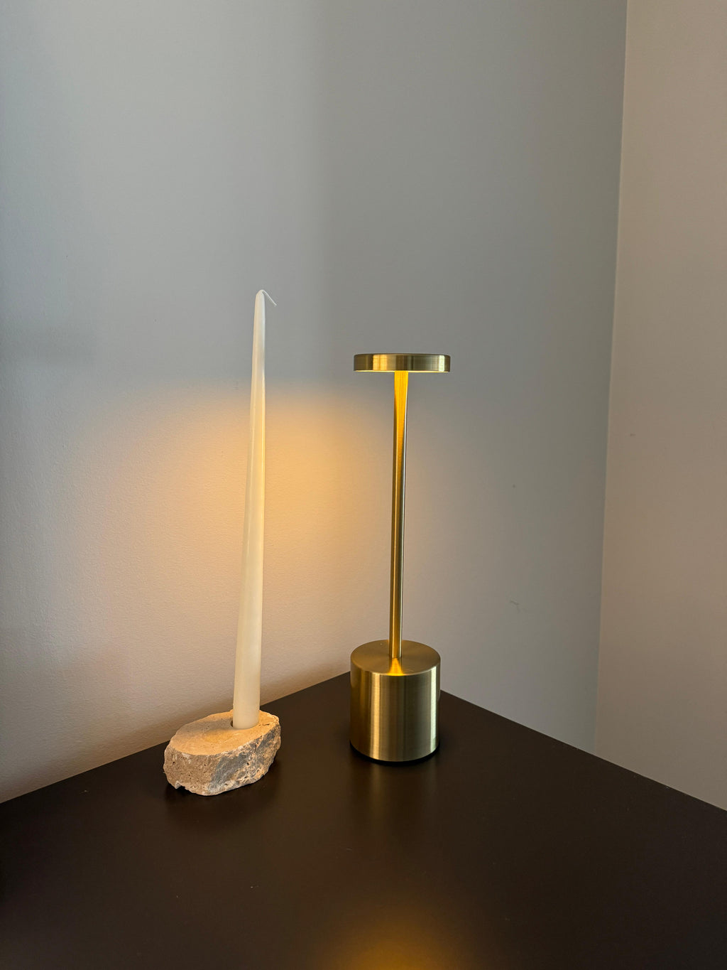 Candeeiro de Mesa LED com Sensor Touch e Bateria Recarregável Dourado
